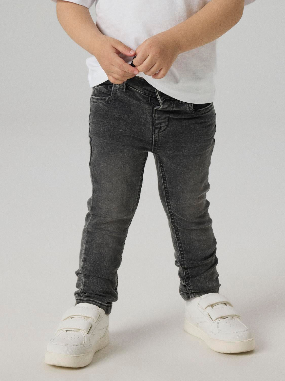 model_shot-creative